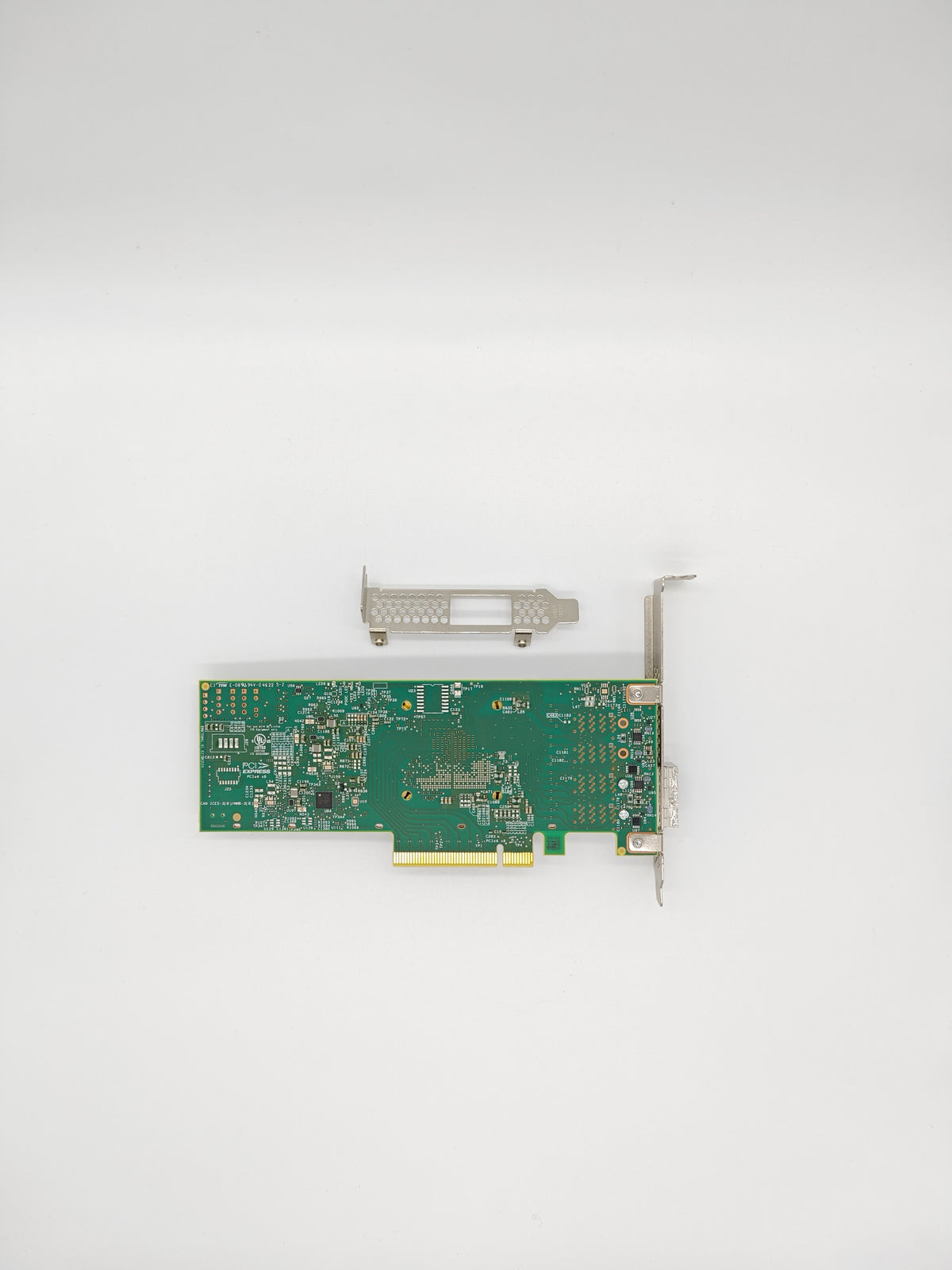 PCIe 4.0 HBA Card Broadcom MegaRAID 9500-8e 8-Port External 12Gb/s Tri-Mode SAS SATA NVMe