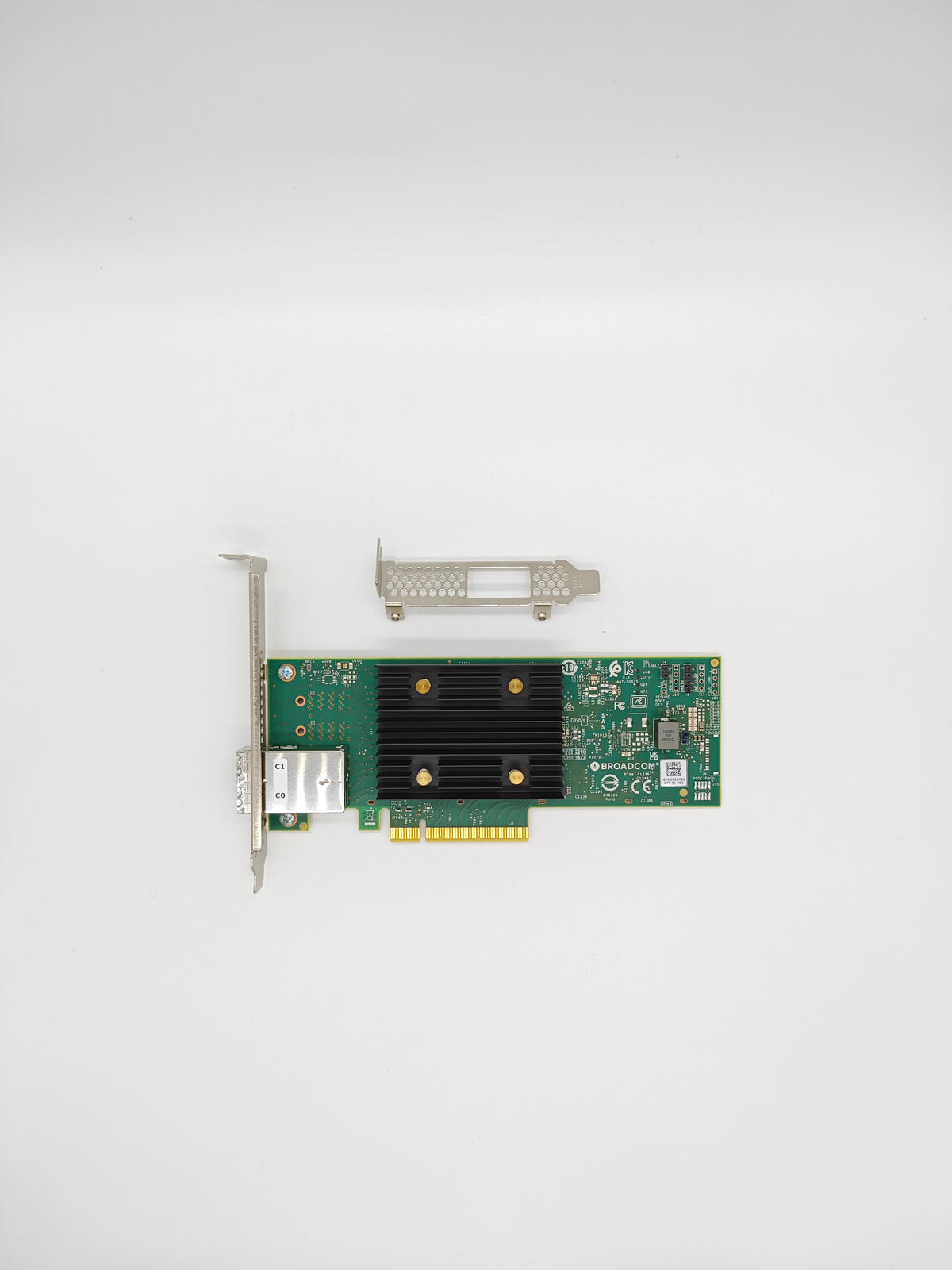 PCIe 4.0 HBA Card Broadcom MegaRAID 9500-8e 8-Port External 12Gb/s Tri-Mode SAS SATA NVMe